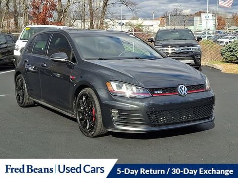 Used 2017 Volkswagen GTI SE image 2