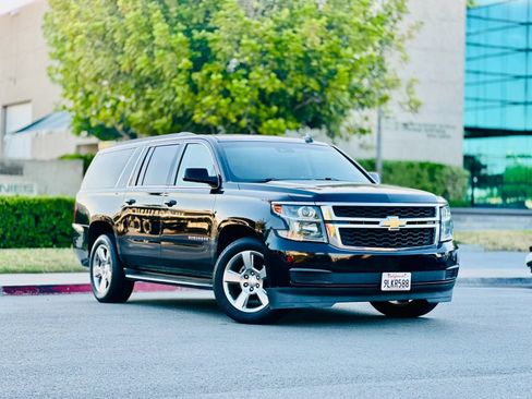 Used 2019 Chevrolet Suburban LT AWD/4WD image 2