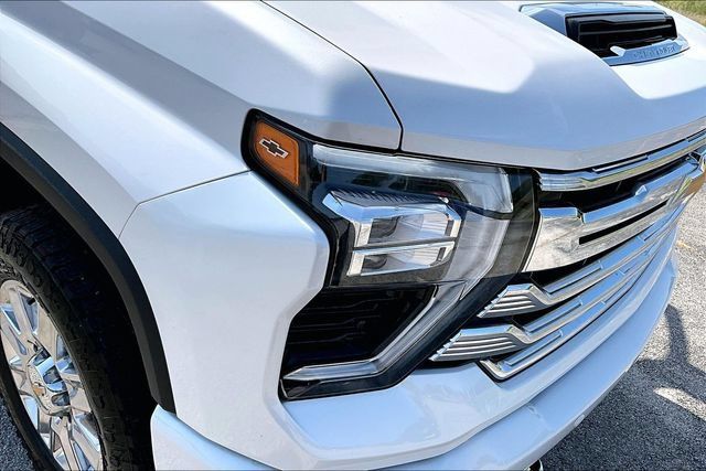 Used 2024 Chevrolet Silverado 2500 High Country w/ High Country Premium Package AWD/4WD image 33