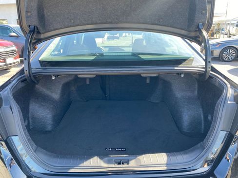 Used 2025 Nissan Altima 2.5 SV image 31