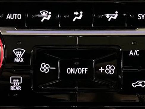 Used 2024 GMC Sierra 3500 Denali Ultimate AWD/4WD image 39