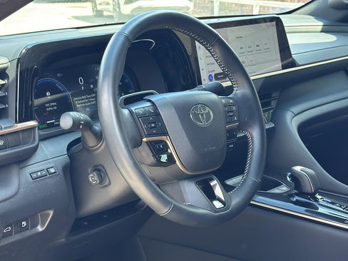 Used 2025 Toyota Crown Platinum image 10