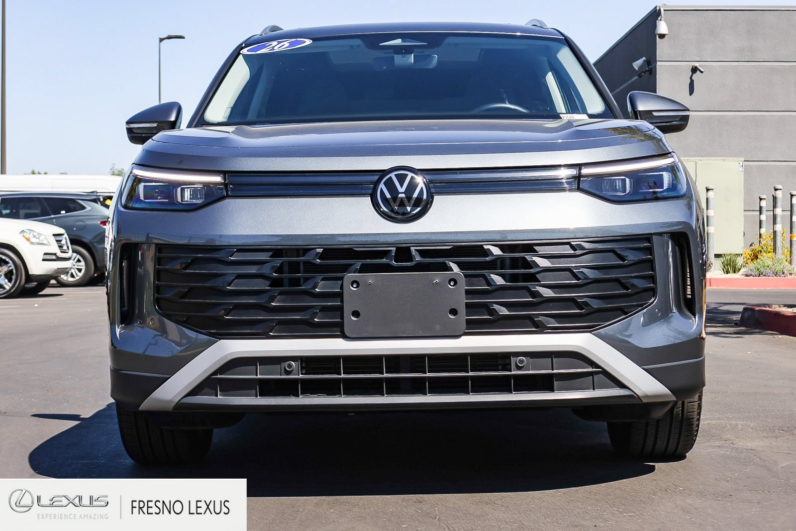 Used 2026 Volkswagen Tiguan SE FWD image 2