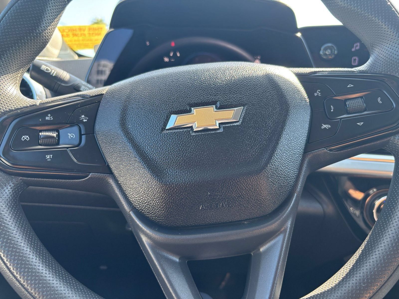 Used 2025 Chevrolet Trax LT FWD image 28