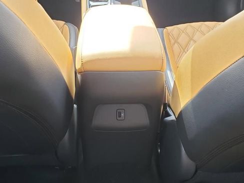 Used 2025 Nissan Sentra SV w/ SV Premium Package image 16