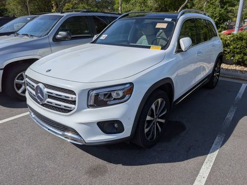 Used 2022 Mercedes-Benz GLB 250 w/ Premium Package Lite image 5