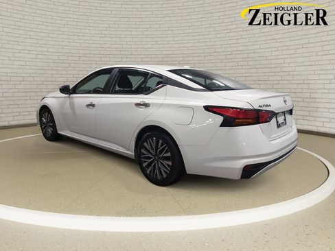Used 2025 Nissan Altima 2.5 SV FWD image 7