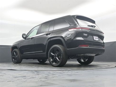 New 2025 Jeep Grand Cherokee Altitude image 44