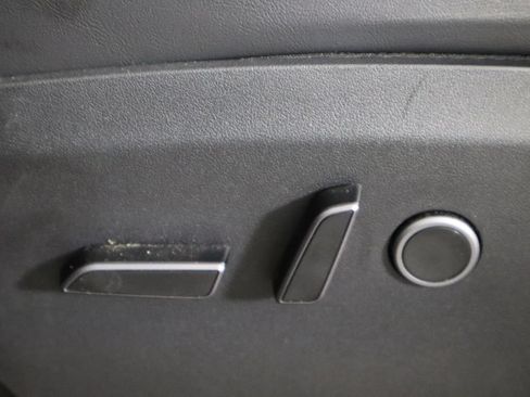 Used 2023 Tesla Model Y Long Range AWD/4WD image 21