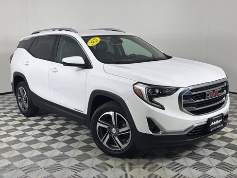 Used 2021 GMC Terrain SLT image 2