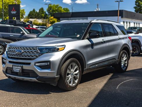 Used 2022 Ford Explorer Limited AWD/4WD image 4