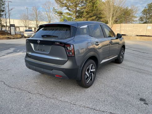 Used 2025 Nissan Kicks SV image 6