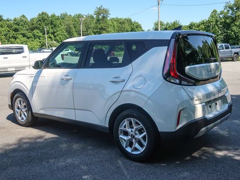 Used 2023 Kia Soul LX w/ LX Technology Package FWD image 12