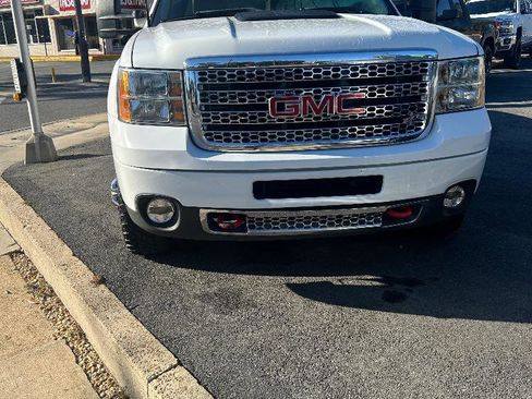 Used 2011 GMC Sierra 3500 Denali image 2