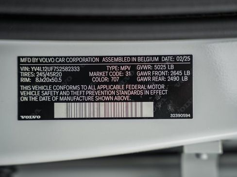 Certified 2025 Volvo XC40 B5 Ultra w/ Climate Package image 41