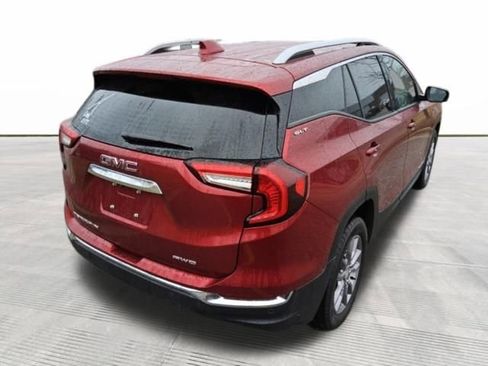 Used 2024 GMC Terrain SLT w/ Infotainment Package II image 5