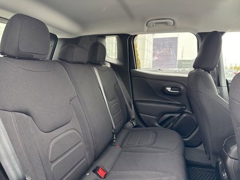 Used 2022 Jeep Renegade Latitude image 26