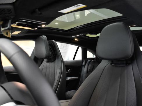 Used 2023 Mercedes-Benz EQS 580 4MATIC Sedan image 2