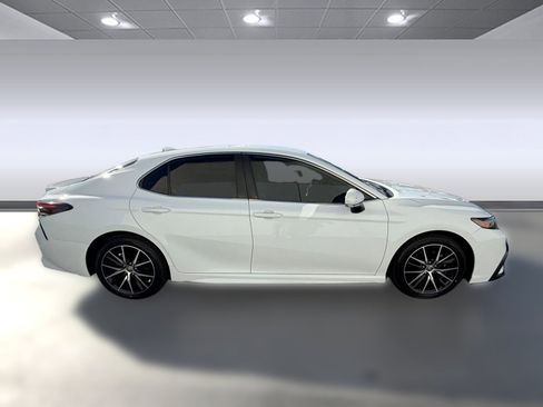 Certified 2022 Toyota Camry SE image 8