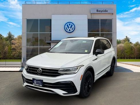 Certified 2022 Volkswagen Tiguan SE R-Line AWD/4WD image 4