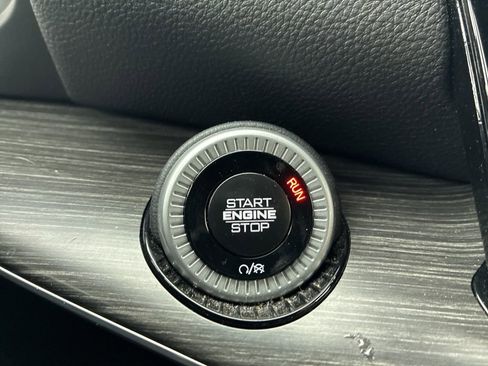 Used 2024 Jeep Wagoneer Series II w/ Flexible Seating Group image 18