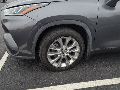 Used 2020 Toyota Highlander Limited image 2