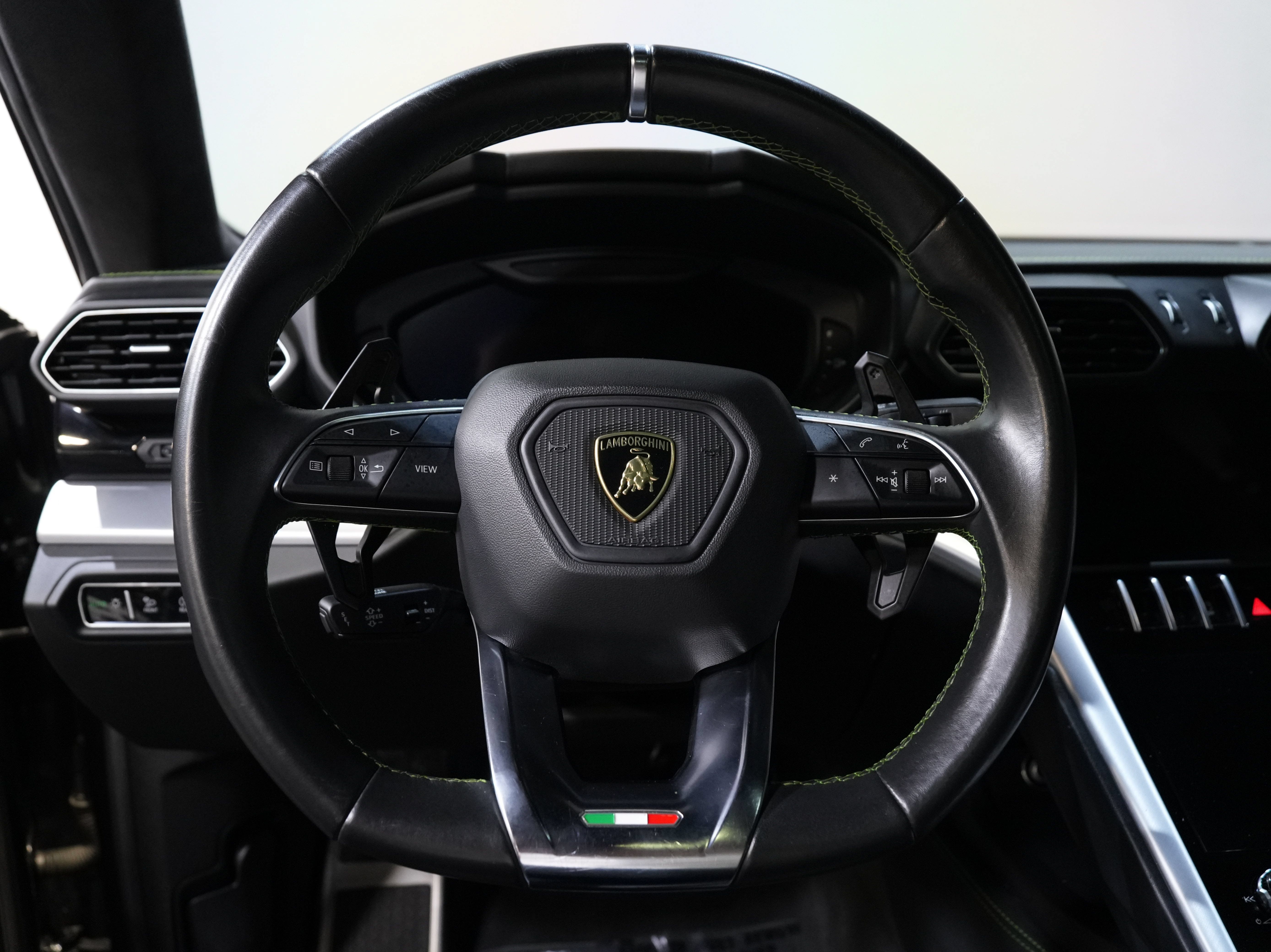 Used 2019 Lamborghini Urus AWD/4WD image 41