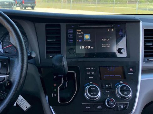 Used 2016 Toyota Sienna LE image 7