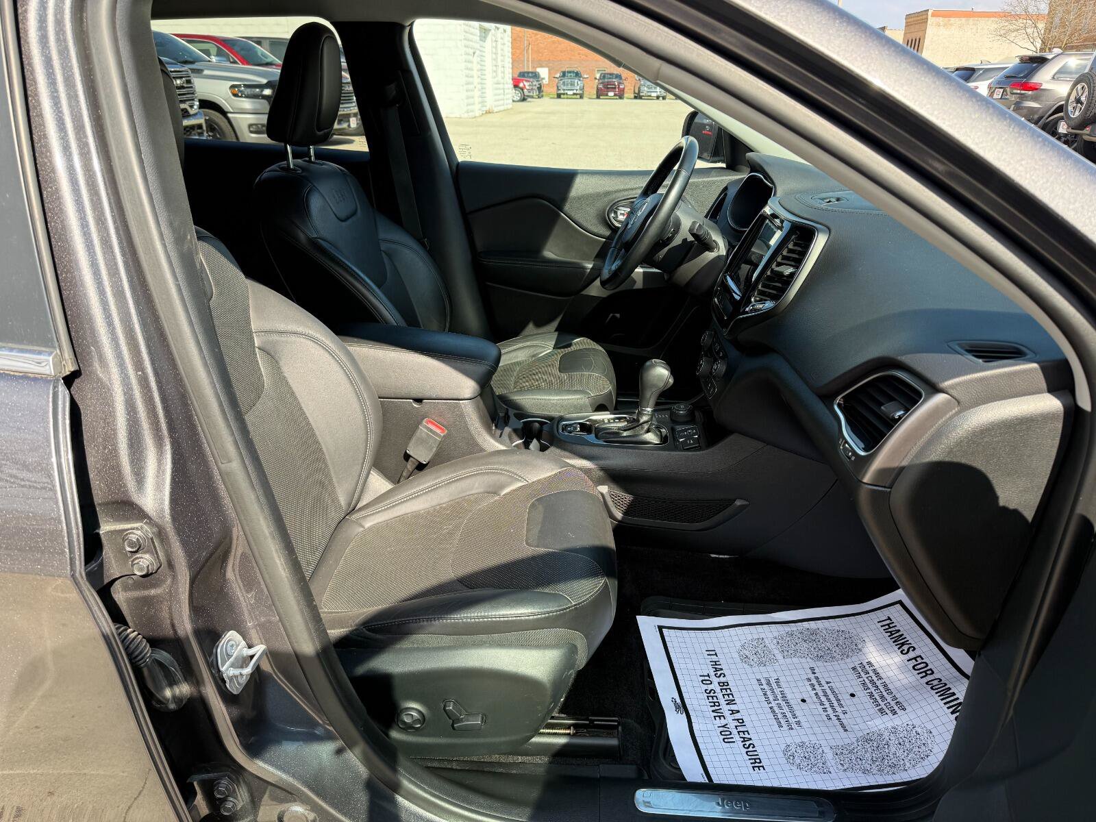 Used 2019 Jeep Cherokee Limited AWD/4WD image 17