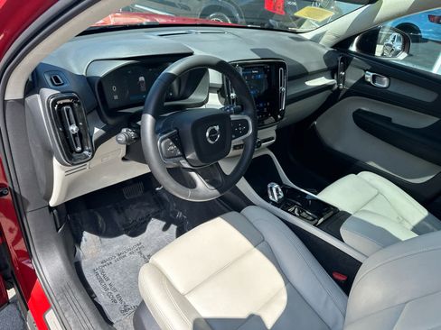 Used 2025 Volvo XC40 B5 Plus AWD/4WD image 12