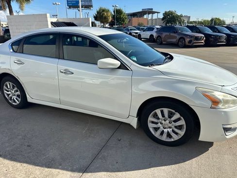 Used 2013 Nissan Altima 2.5 S FWD image 4