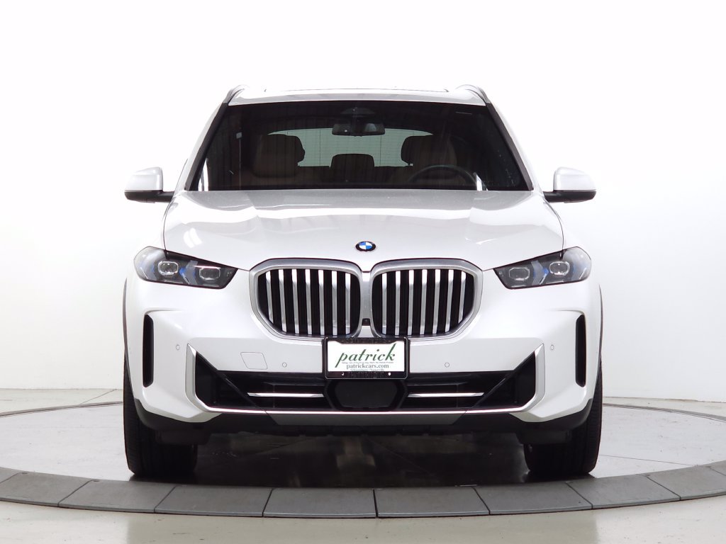 Used 2026 BMW X5 xDrive40i w/ Parking Assistance Package AWD/4WD image 2