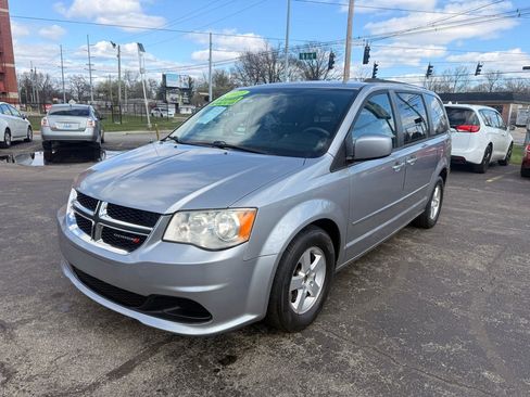 Used 2013 Dodge Grand Caravan SXT image 3