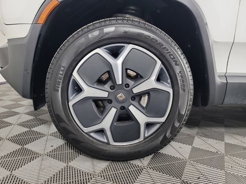 Used 2024 Rivian R1S Adventure AWD/4WD image 9