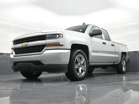 Used 2019 Chevrolet Silverado 1500 Custom w/ Custom Convenience Package image 25