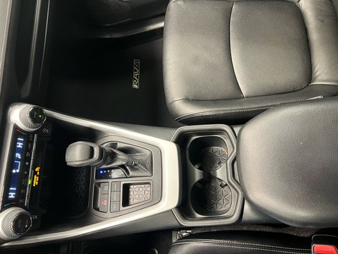 Used 2020 Toyota RAV4 XLE w/ Convenience Package image 20