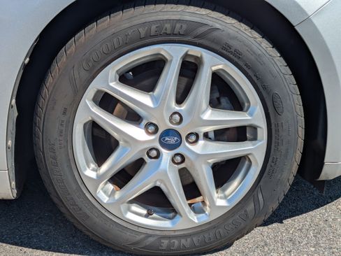 Used 2013 Ford Fusion SE FWD image 11