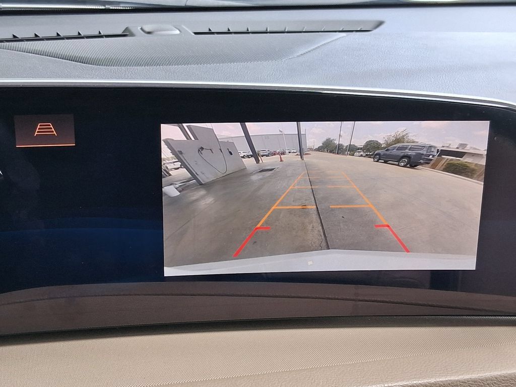 Used 2024 Cadillac XT4 Luxury w/ LPO, Floor Liner Package FWD image 15