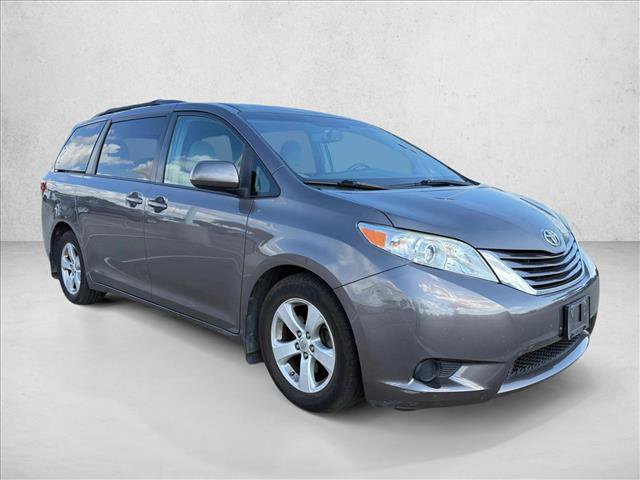 Used 2015 Toyota Sienna LE FWD image 3