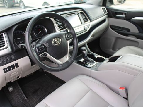Used 2015 Toyota Highlander XLE image 24