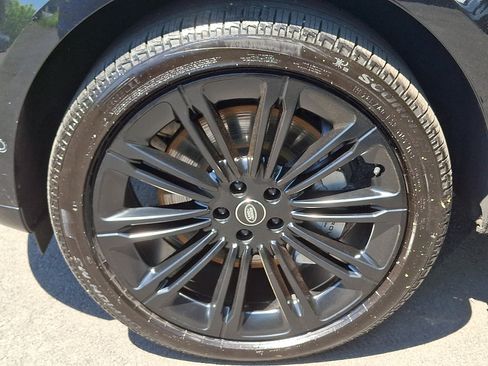 Used 2025 Land Rover Range Rover SE AWD/4WD image 9