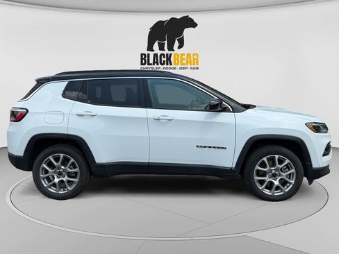 Used 2025 Jeep Compass Limited AWD/4WD image 2
