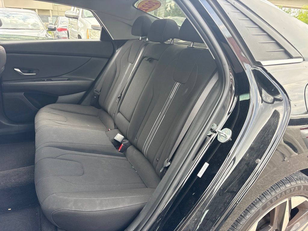 Used 2022 Hyundai Elantra SEL w/ Convenience + Premium Package FWD image 13