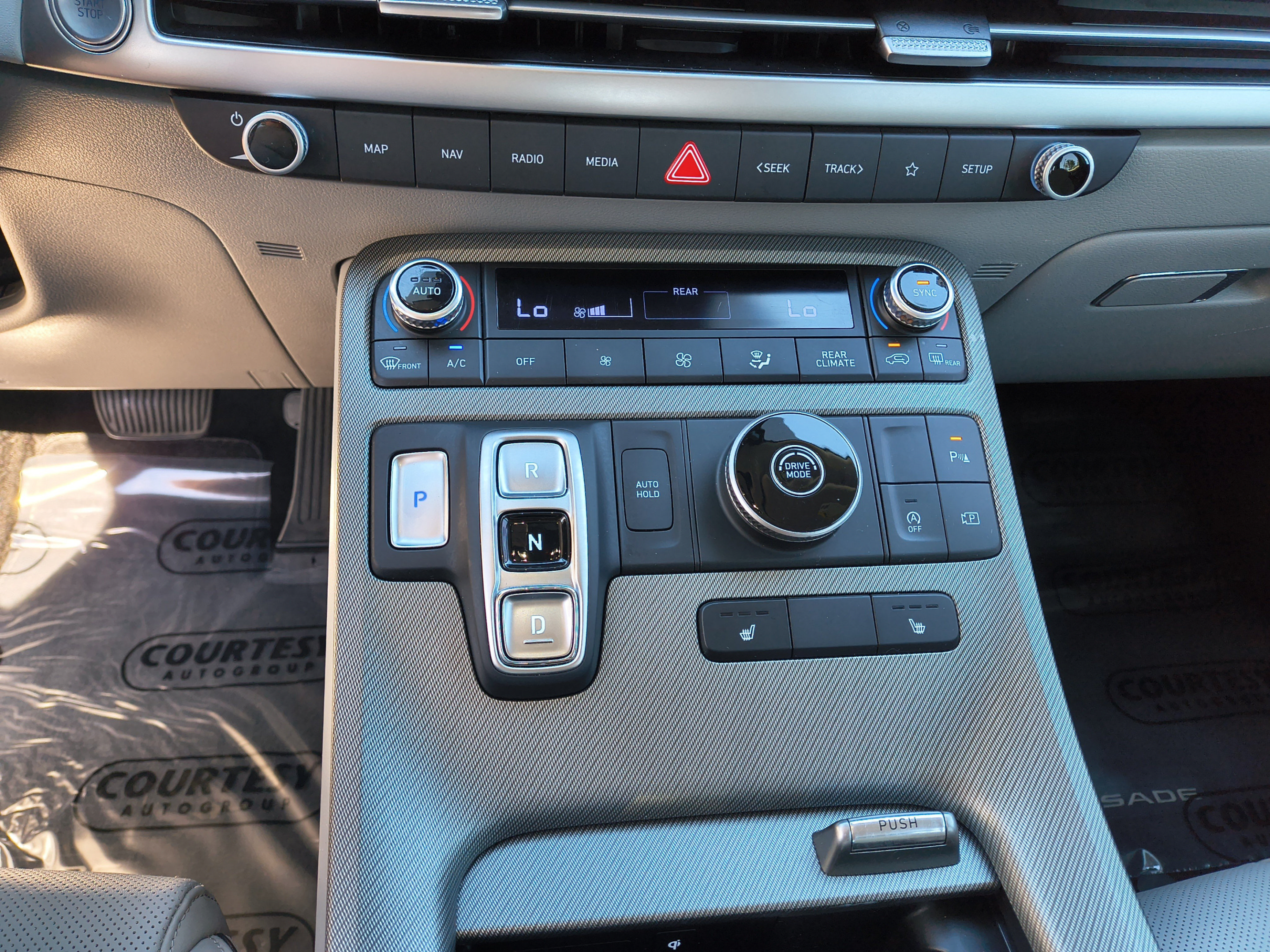 Used 2024 Hyundai Palisade SEL FWD image 31