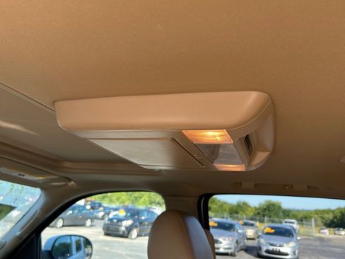 Used 2009 GMC Yukon XL Denali image 16