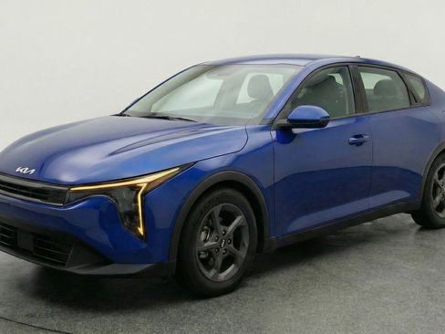 Used 2025 Kia K4 LXS image 3