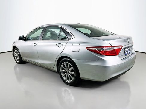 Used 2017 Toyota Camry XLE w/ Moonroof Package image 5