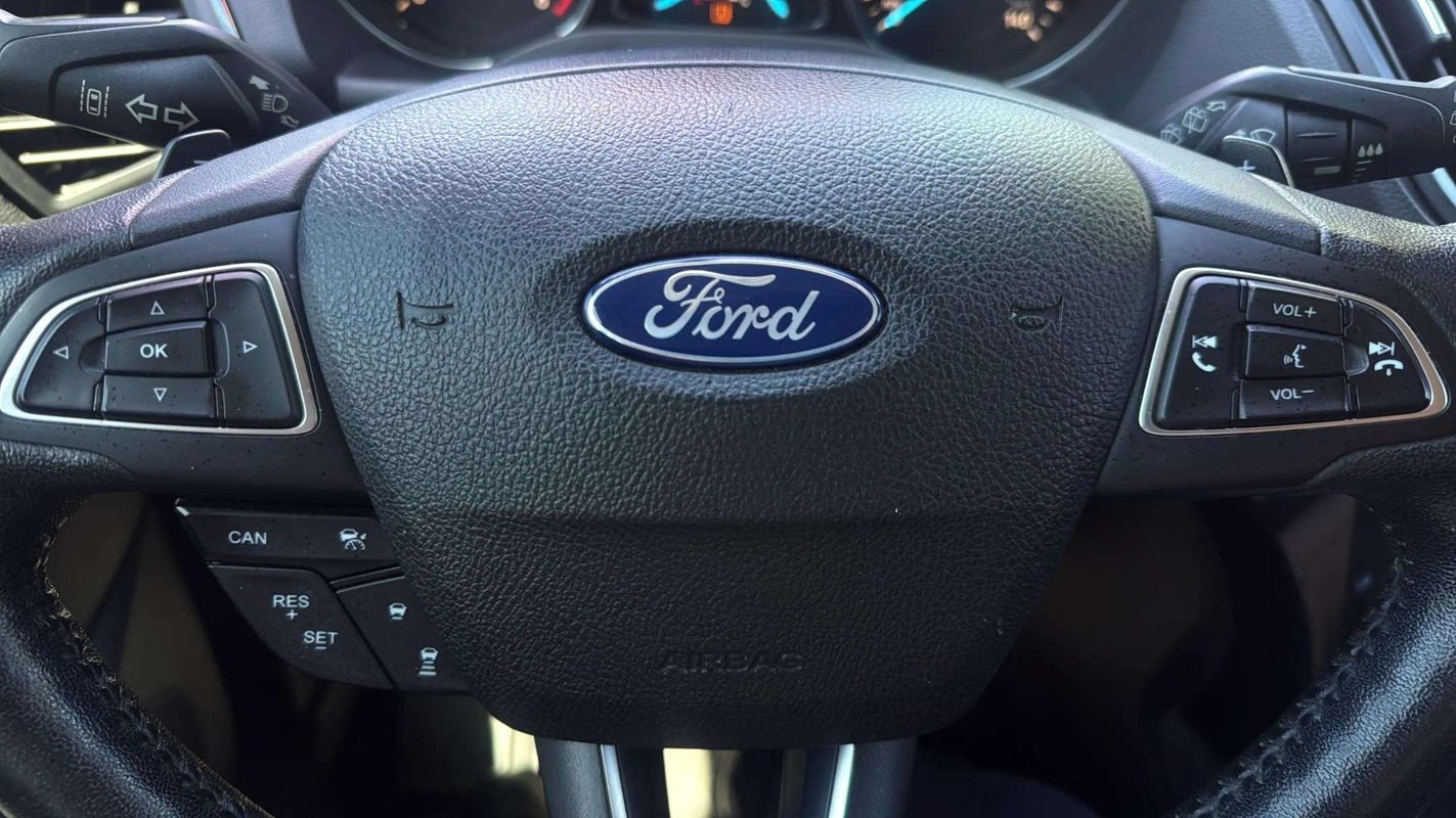Used 2017 Ford Escape Titanium w/ Equipment Group 301A AWD/4WD image 11
