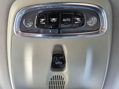 Used 2016 Volvo XC90 T6 Momentum w/ Momentum Plus Package AWD/4WD image 27