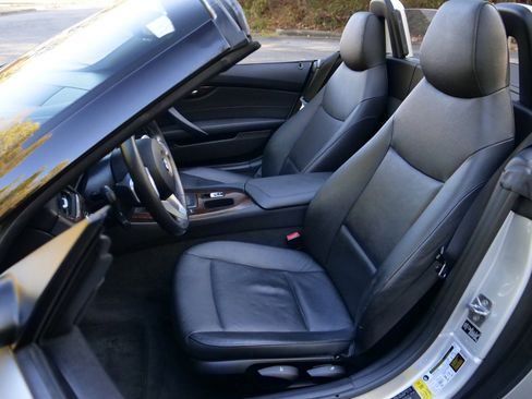 Used 2011 BMW Z4 sDrive30i image 3